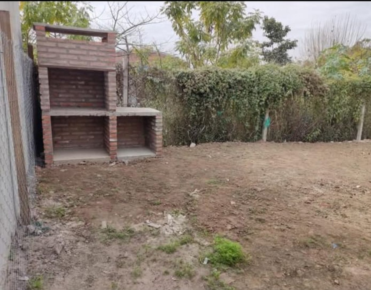 OPORTUNIDAD INVERSORES CASA EN BARRIO PRIVADO 3 DORM CON RENTA