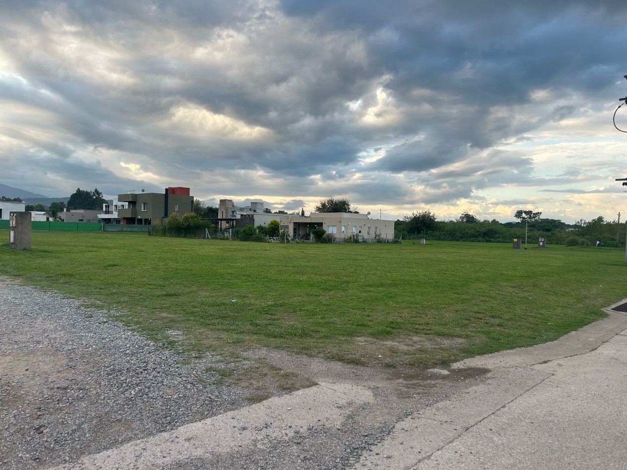 LOTE ESQUINA EN VENTA - COUNTRY EL MIRADOR