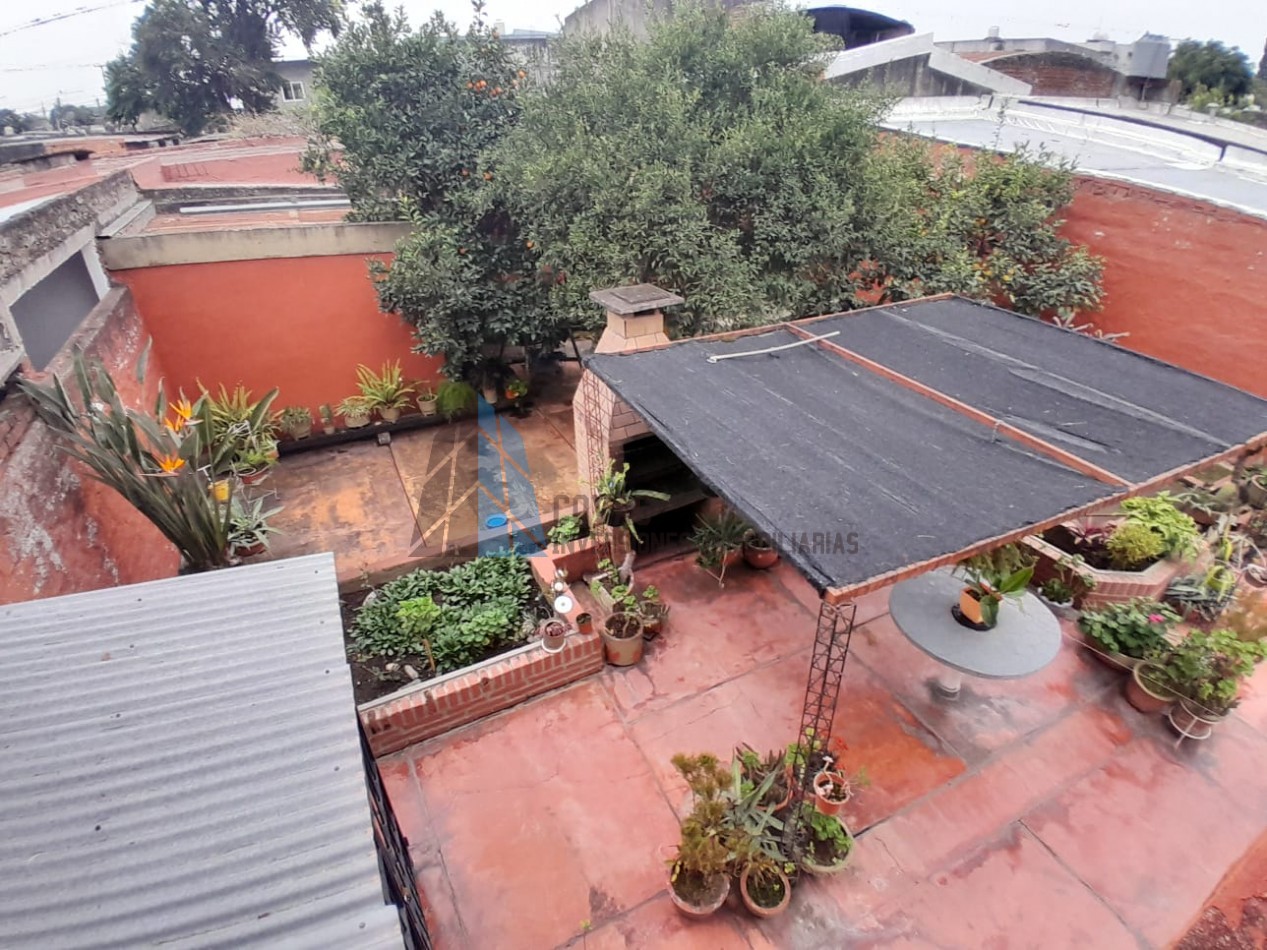 Oportunidad en Venta Ecuador 2500 - Casa de 2 Plantas con Entrada Independiente y Cochera