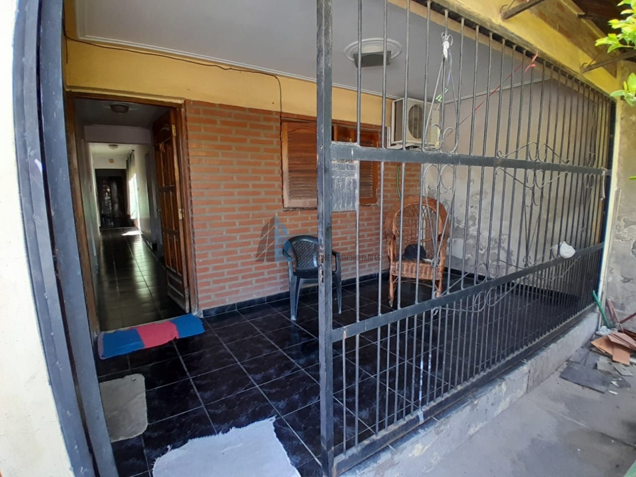 AMPLIA CASA EN VENTA 5 DORMITORIOS