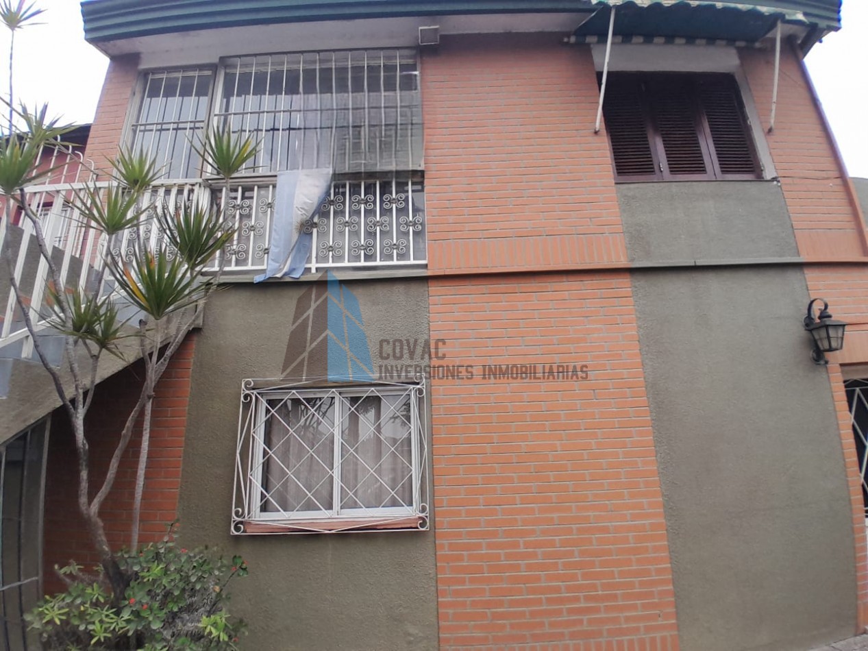 Oportunidad en Venta Ecuador 2500 - Casa de 2 Plantas con Entrada Independiente y Cochera