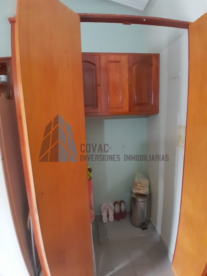 Oportunidad en Venta Ecuador 2500 - Casa de 2 Plantas con Entrada Independiente y Cochera