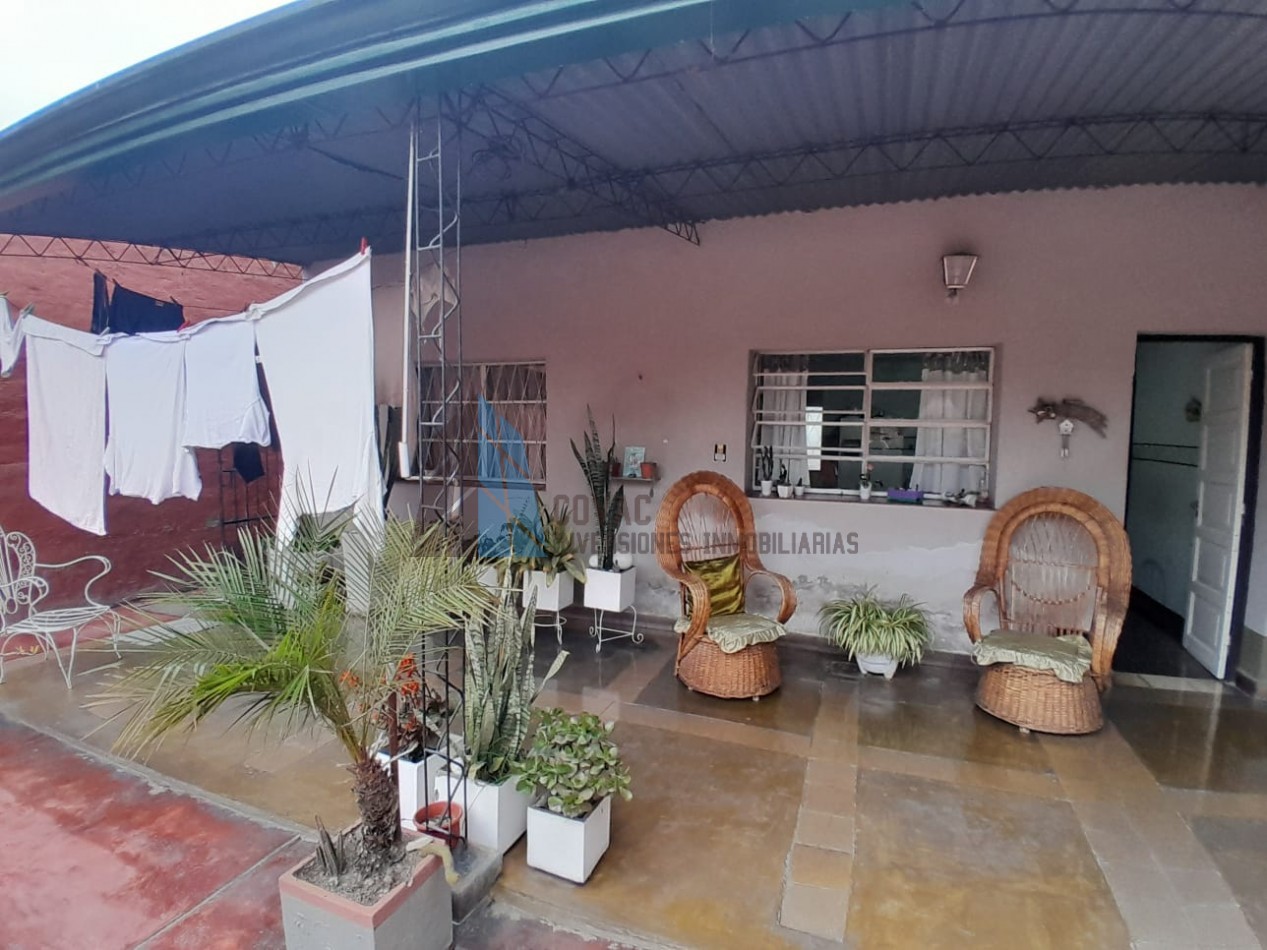 Oportunidad en Venta Ecuador 2500 - Casa de 2 Plantas con Entrada Independiente y Cochera