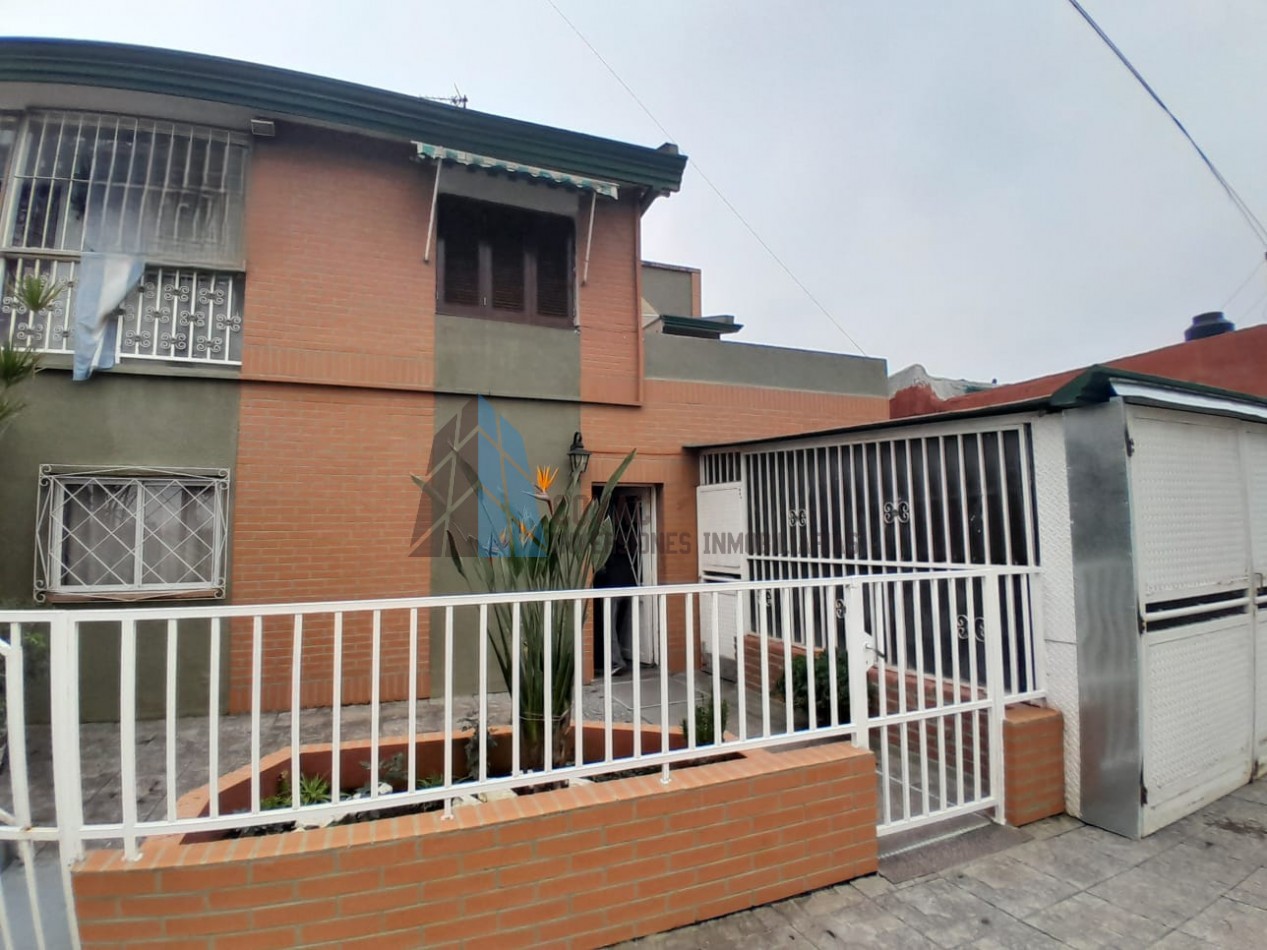 Oportunidad en Venta Ecuador 2500 - Casa de 2 Plantas con Entrada Independiente y Cochera
