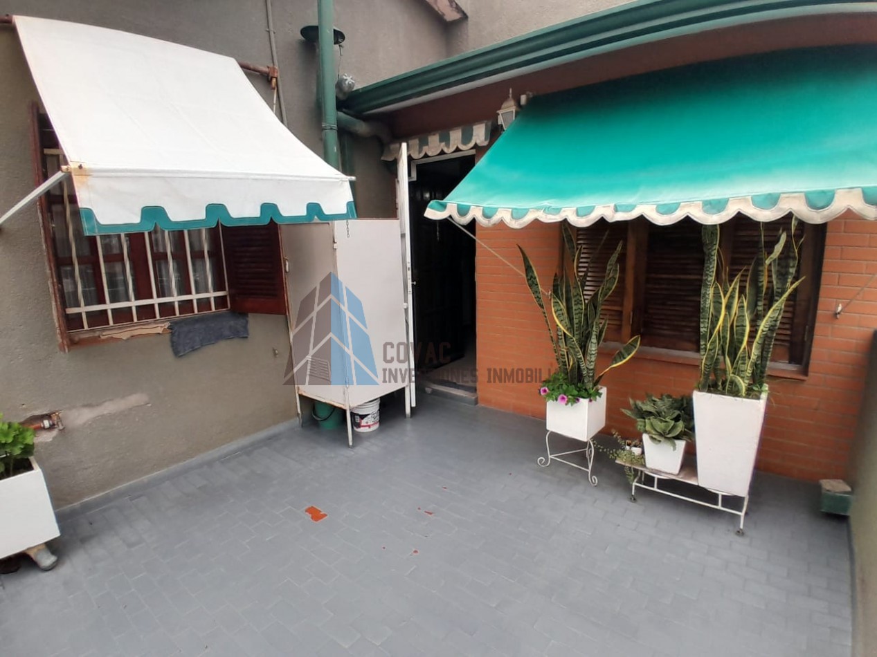 Oportunidad en Venta Ecuador 2500 - Casa de 2 Plantas con Entrada Independiente y Cochera