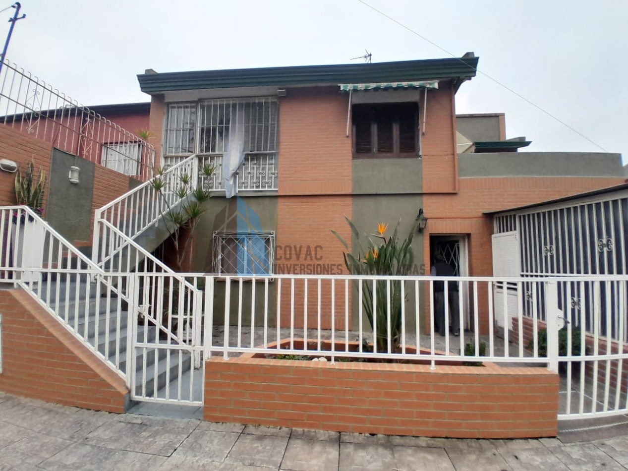 Oportunidad en Venta Ecuador 2500 - Casa de 2 Plantas con Entrada Independiente y Cochera