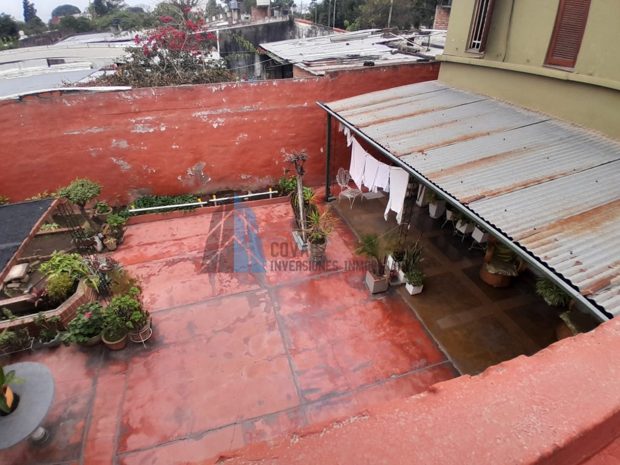 Oportunidad en Venta Ecuador 2500 - Casa de 2 Plantas con Entrada Independiente y Cochera