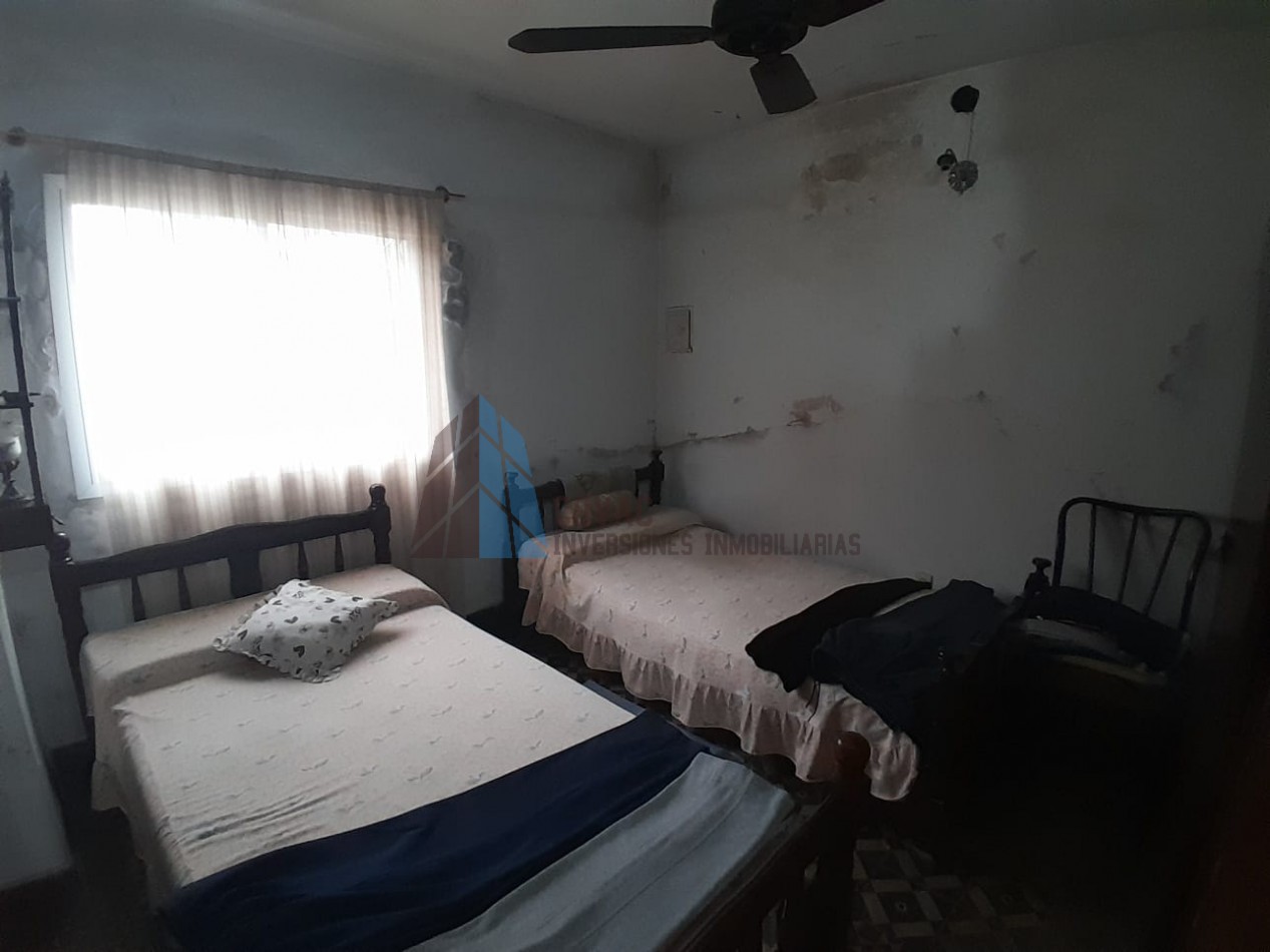 Oportunidad en Venta Ecuador 2500 - Casa de 2 Plantas con Entrada Independiente y Cochera